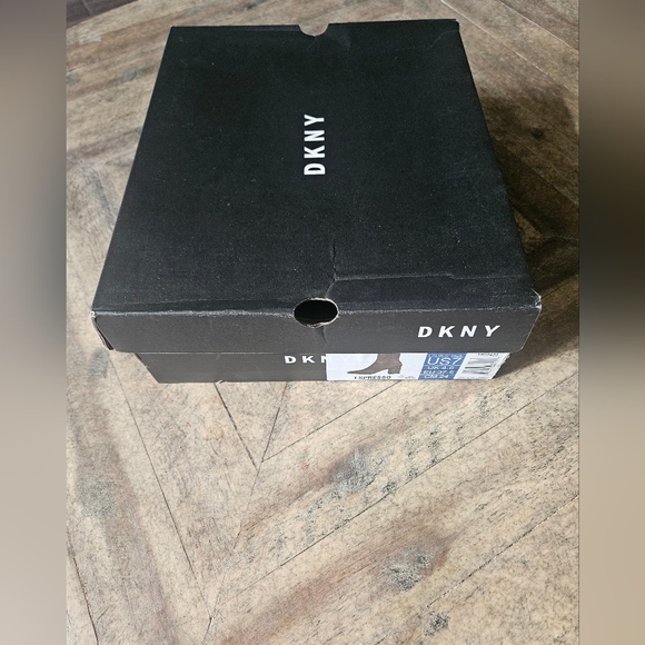 DKNY Cavale Expresso Boots! 7 - Picture 9 of 12